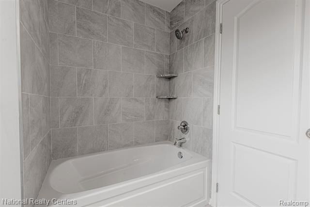 945 Guenevere Drive. Oxford, MI 48371