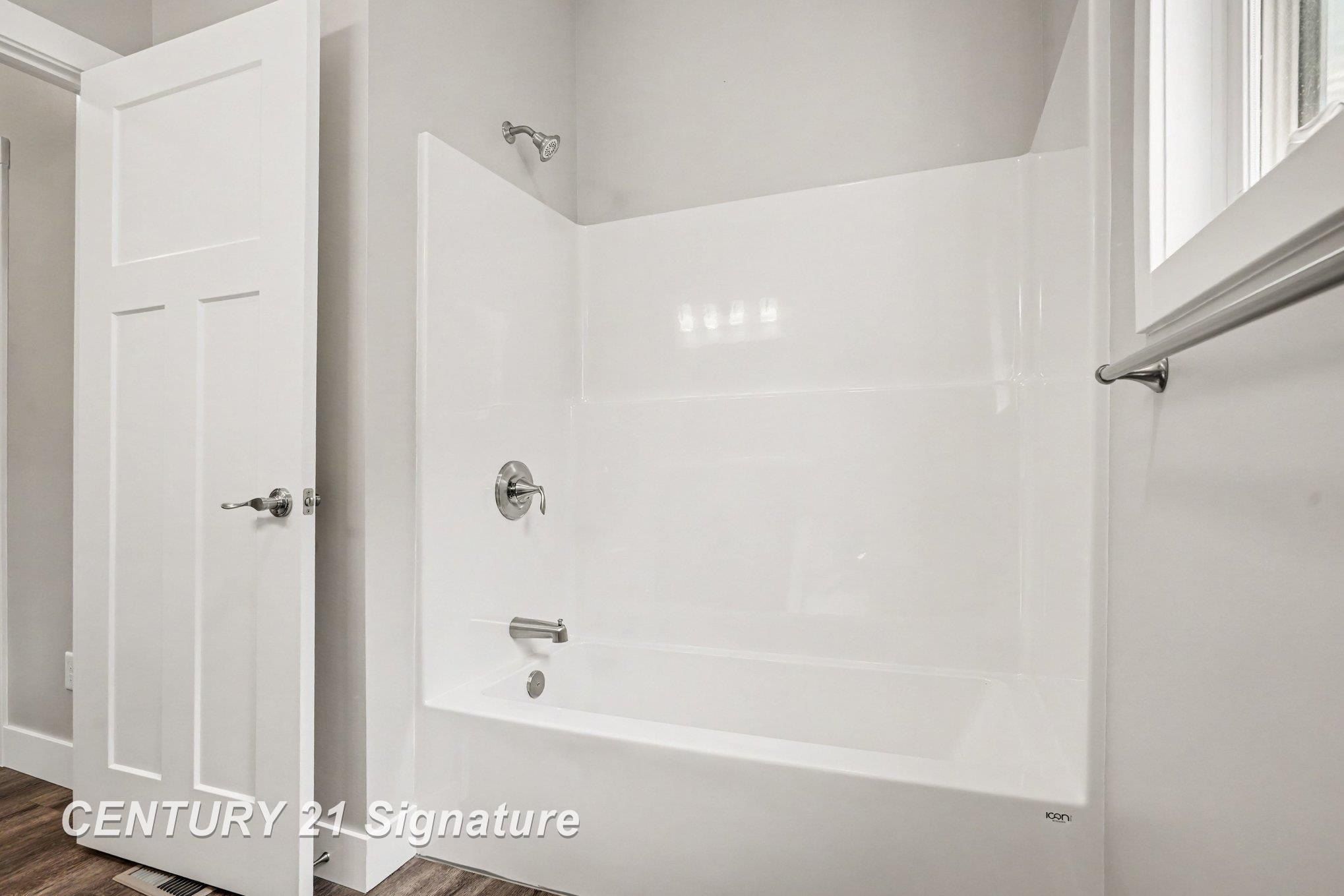 4164 Woodburn Court. Saginaw, MI 48603