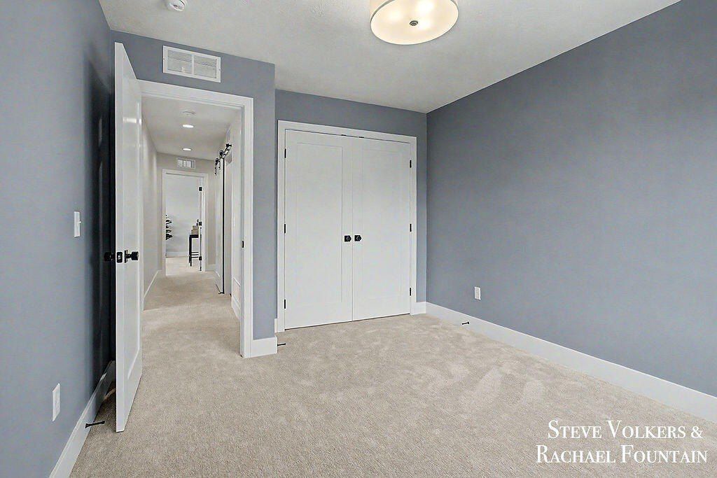 984 Glenwood Court Se. Grand Rapids, MI 49546