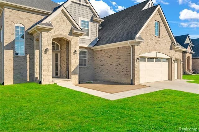 49402 Carles Drive. Macomb Twp, MI 48044
