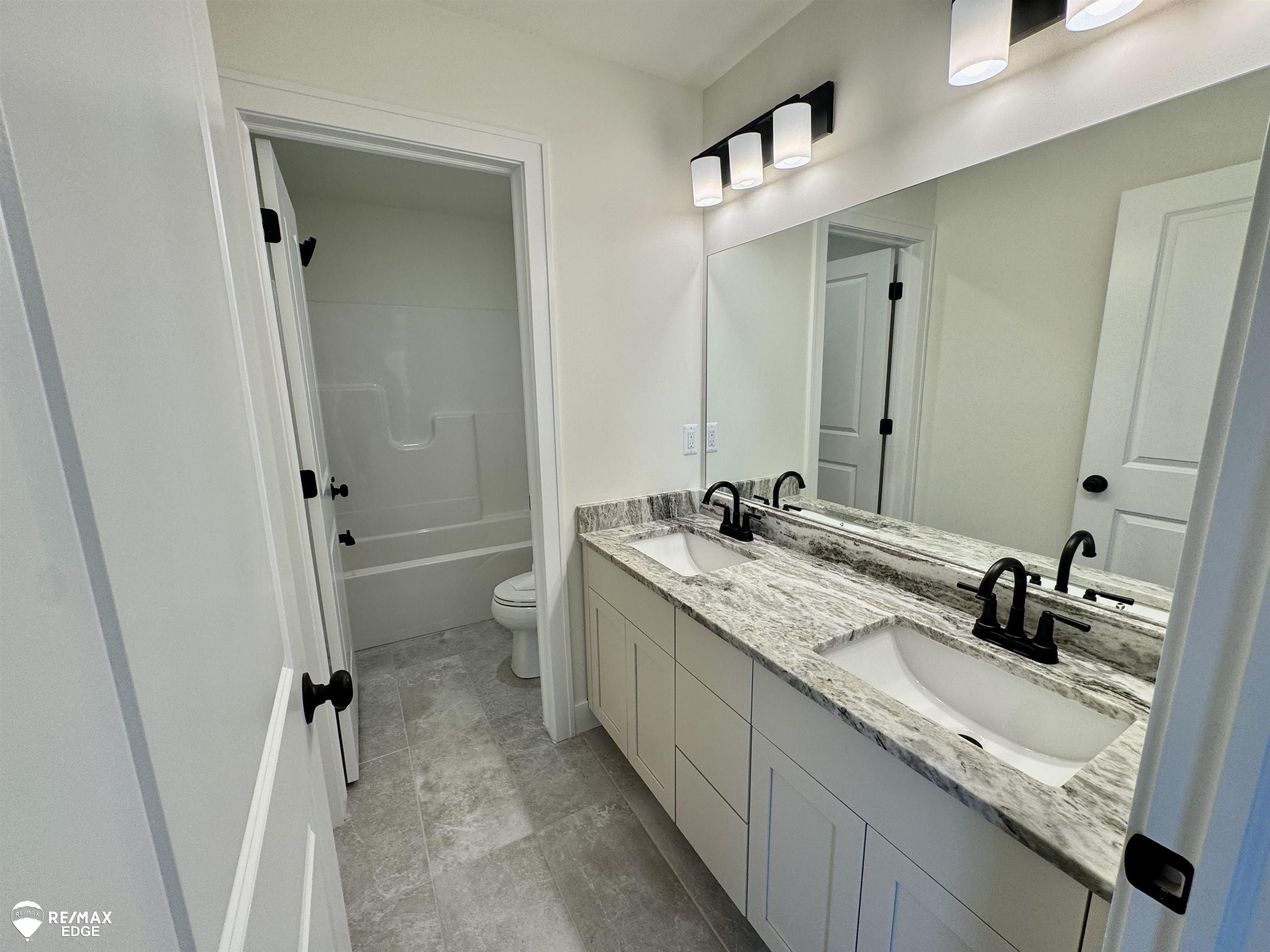 8311 Peninsula Circle. Grand Blanc, MI 48439