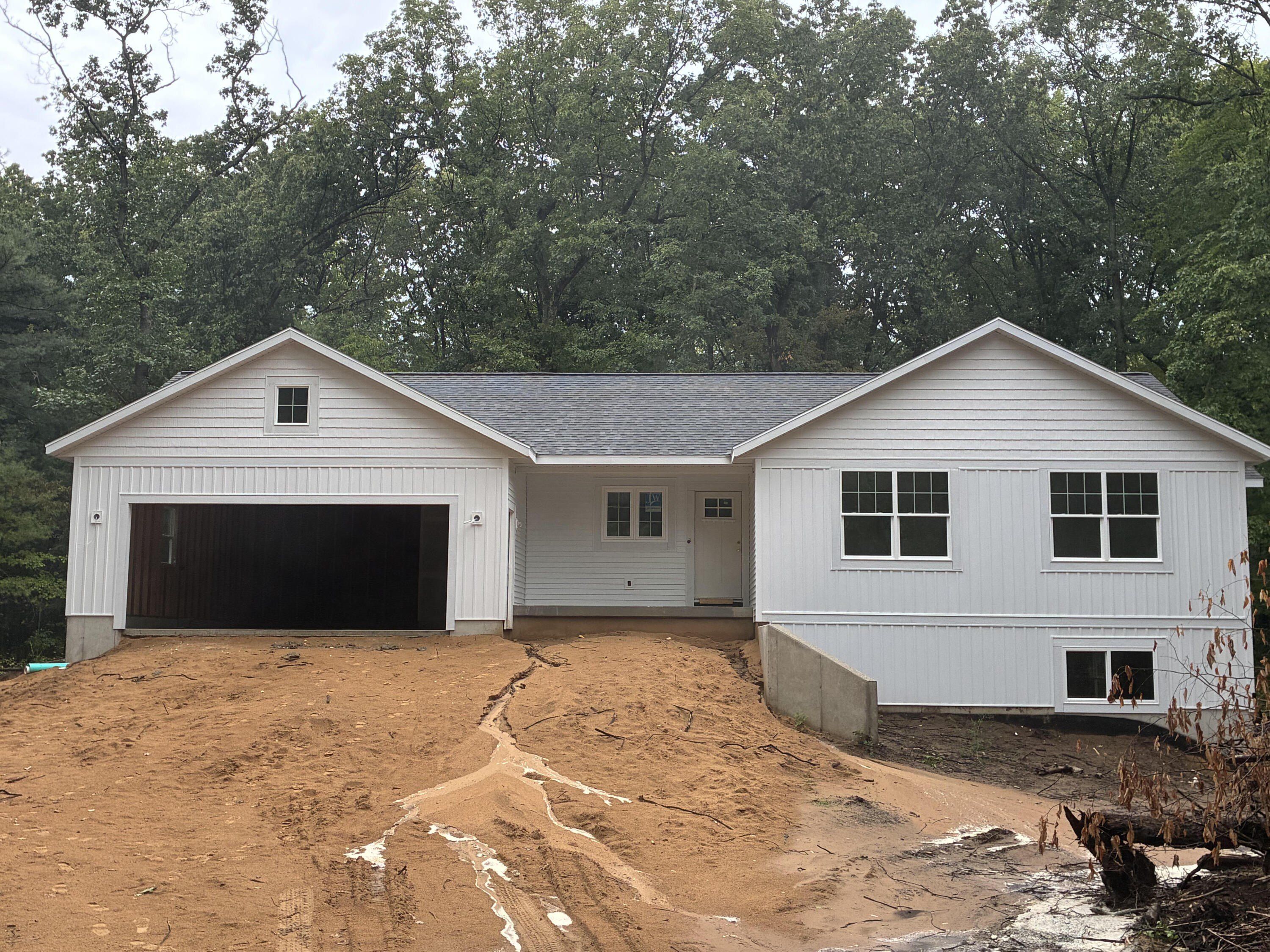 3723 Country Court. Allegan, MI 49010