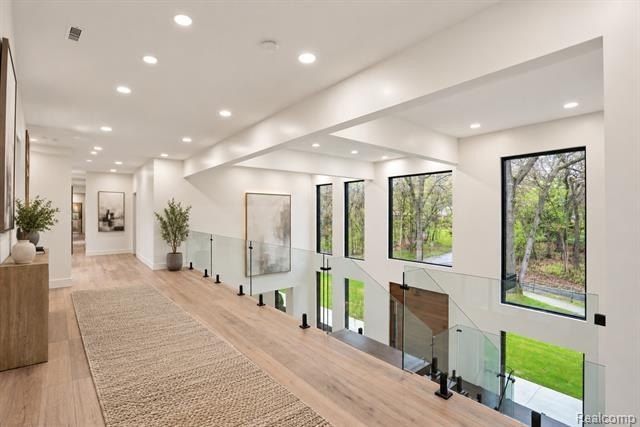 1715 Lone Pine Road. Bloomfield Twp, MI 48302