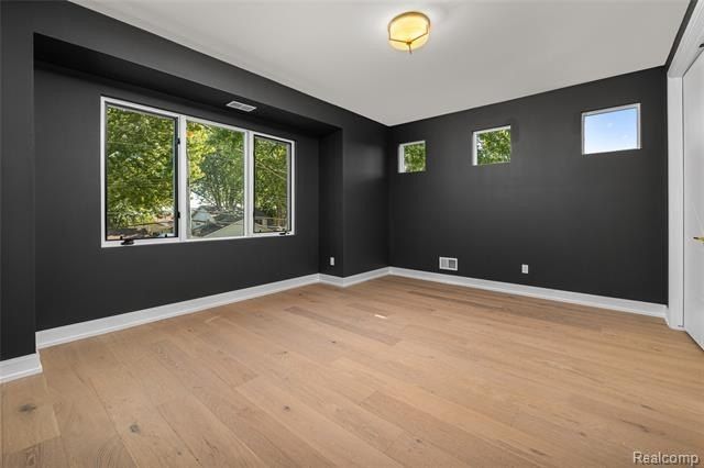 41215 Belvidere Street. Harrison Twp, MI 48045