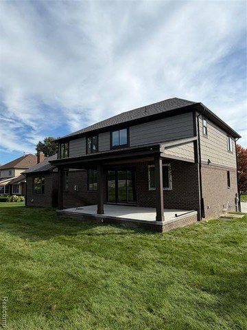 5853 Saratoga Drive. Oxford, MI 48371