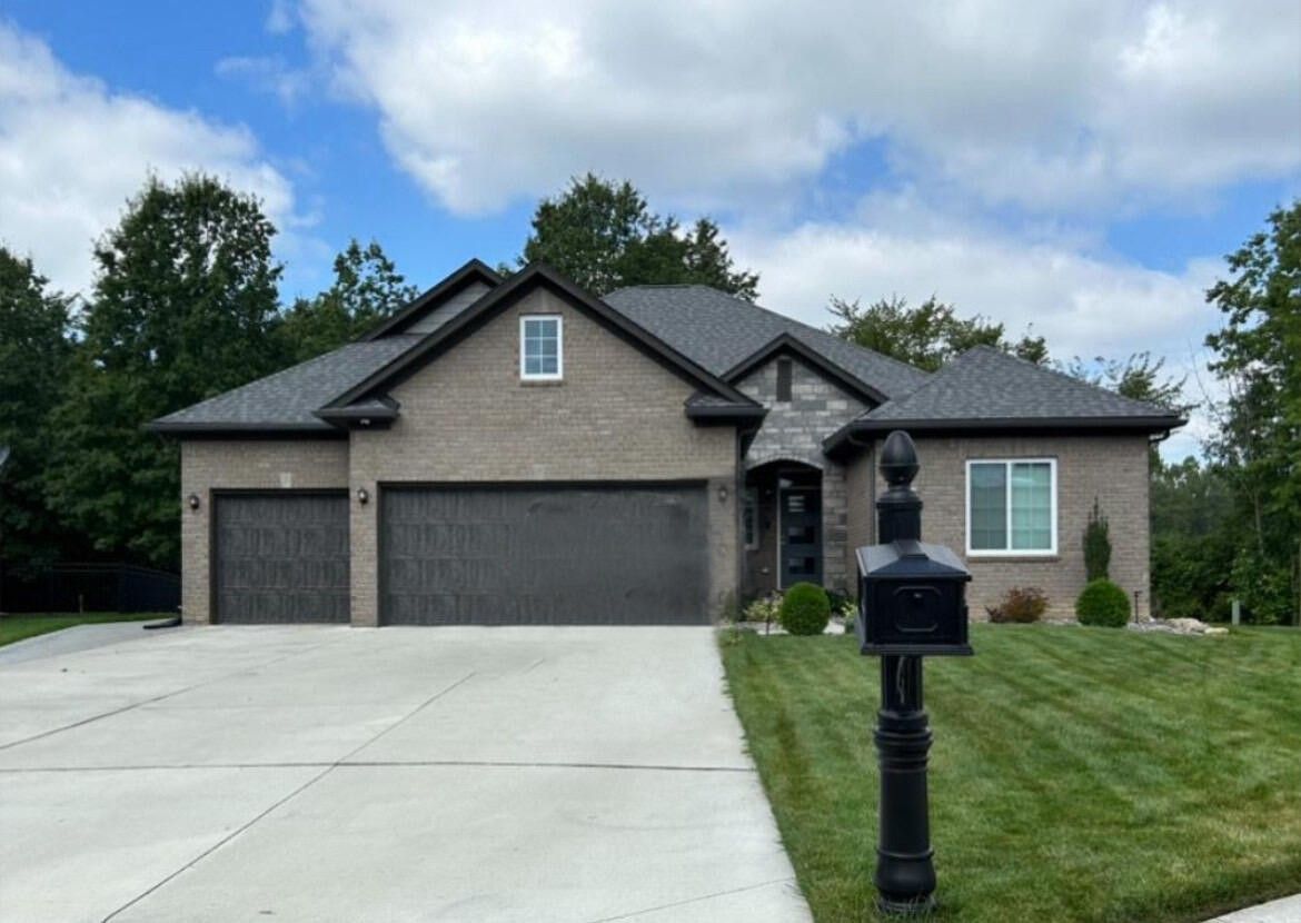 31603 Beaver Circle Circle. New Boston, MI 48164