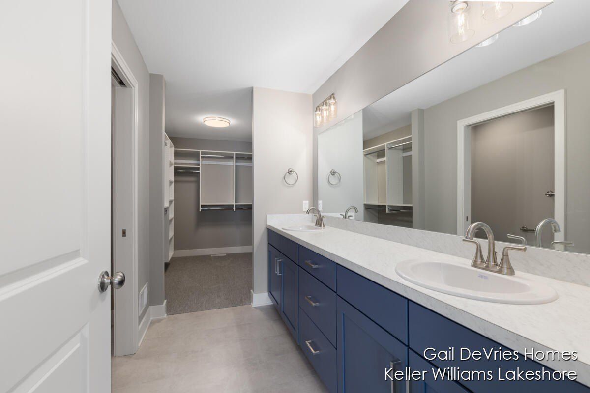 4494 Meadow Pond Way Unit 68. Hamilton, MI 49419