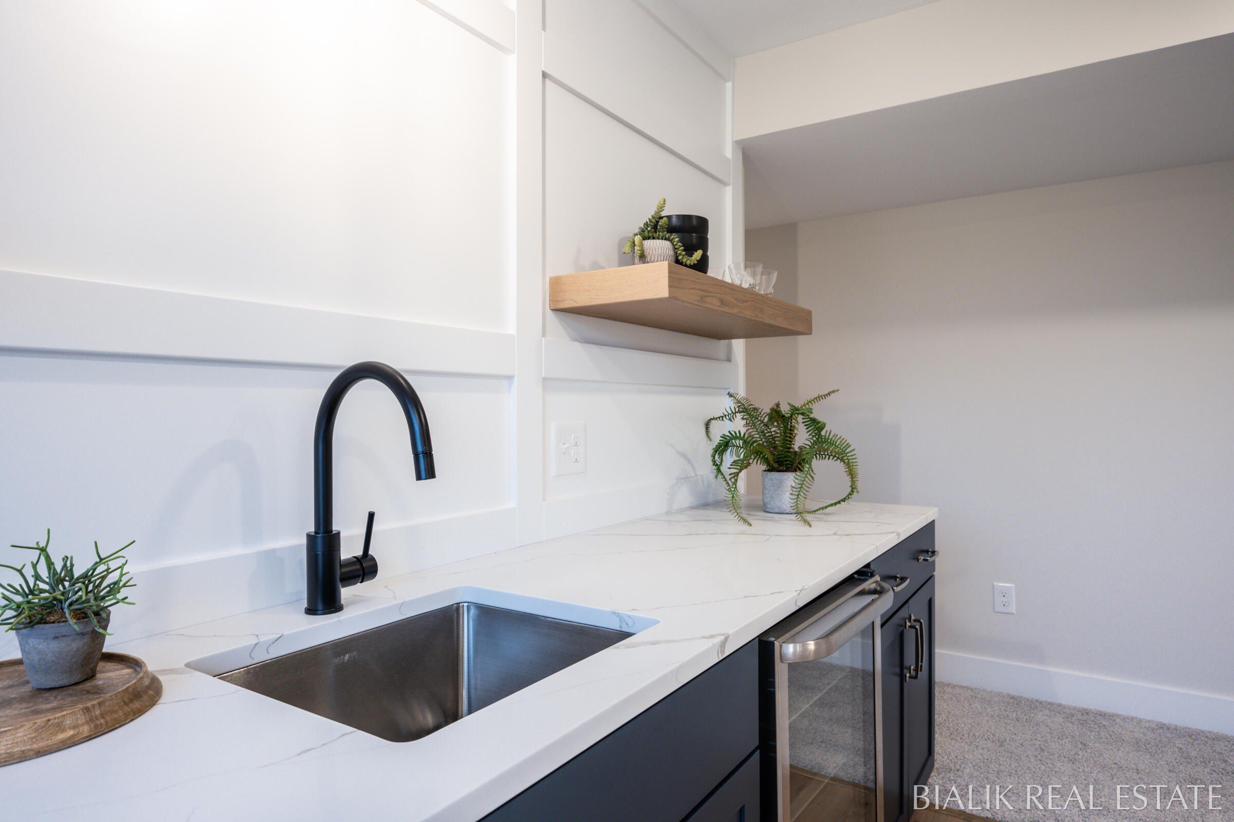 581 Sun Vale Lane. Grandville, MI 49418