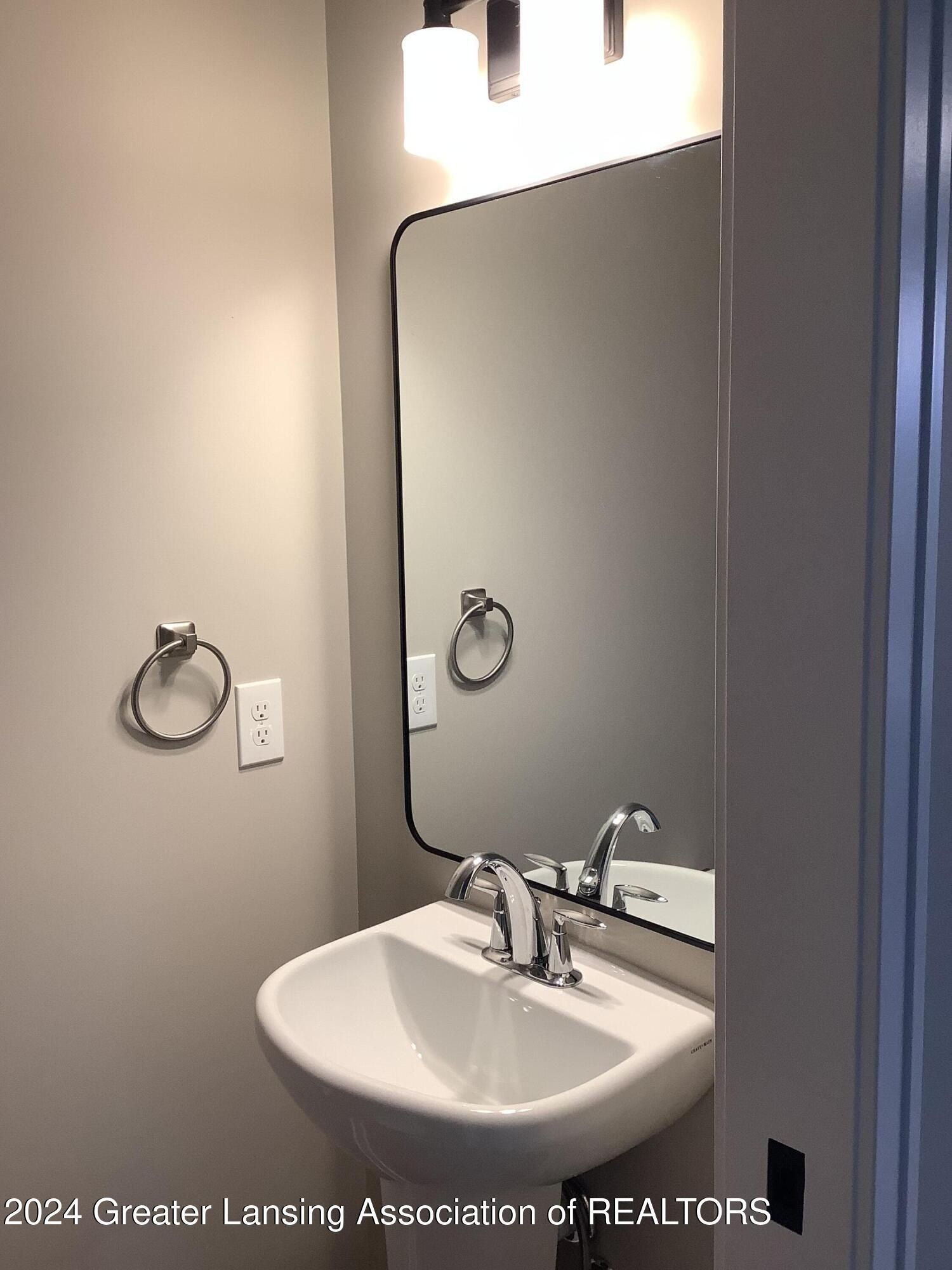 11800 Kalamata Drive. Dewitt, MI 48820