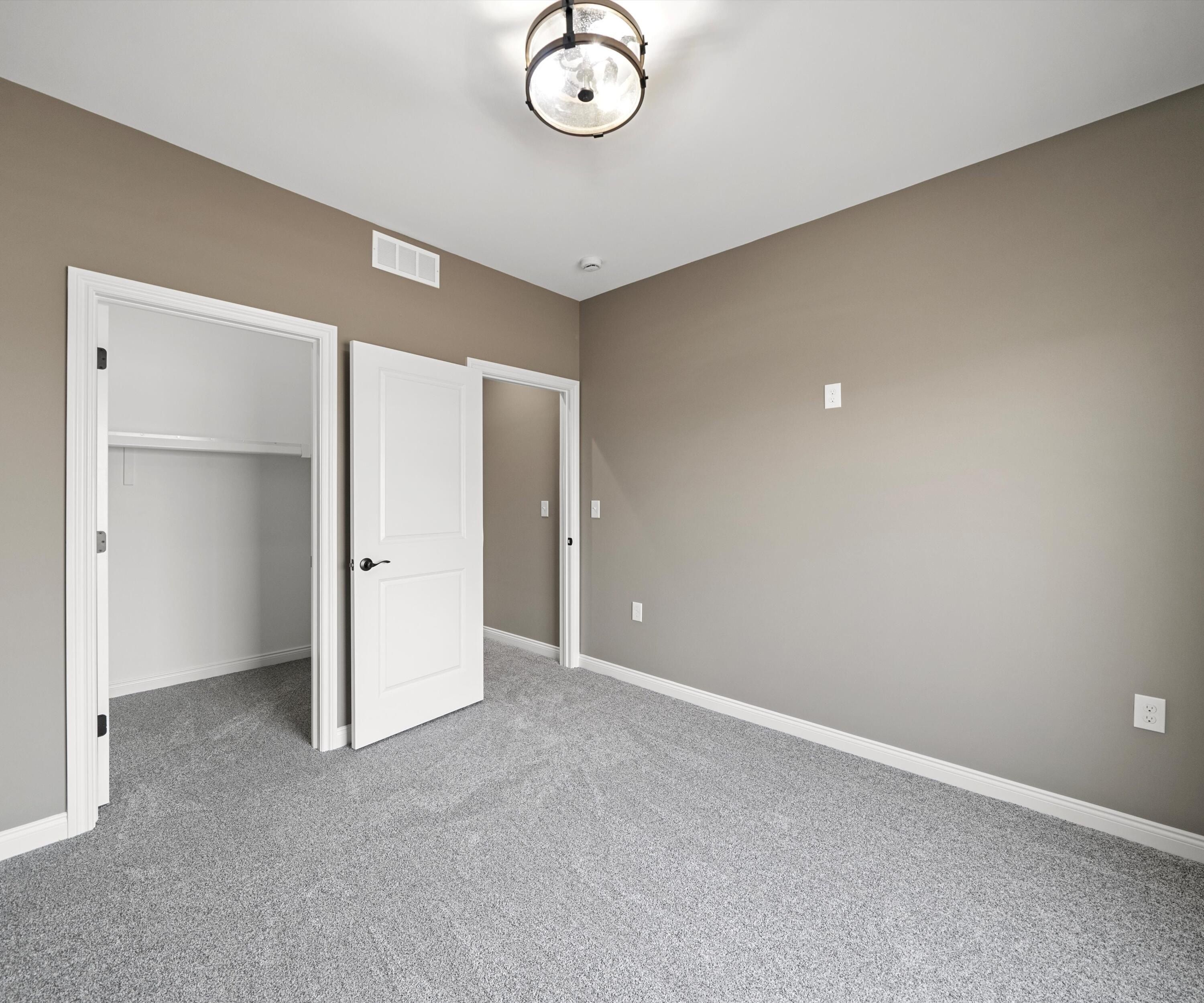 8127 Hunters Ridge Drive. Newport, MI 48166