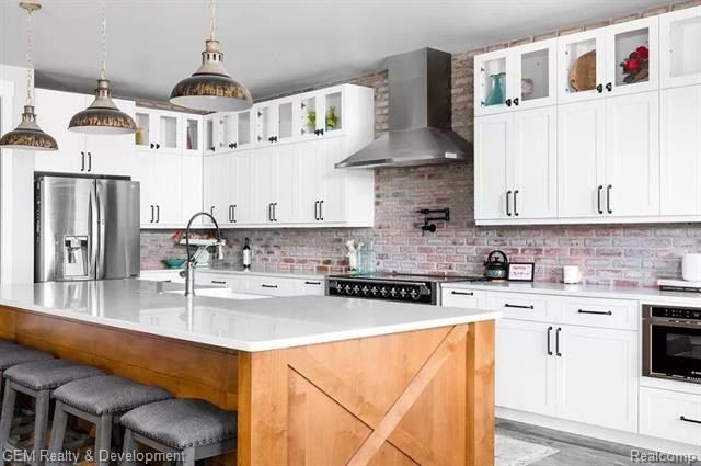 64160 W 8 Mile Road. South Lyon, MI 48178