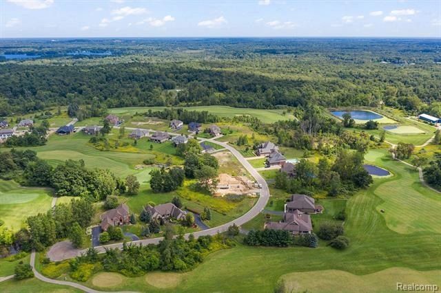 2185 Heidi Drive. Oxford, MI 48370