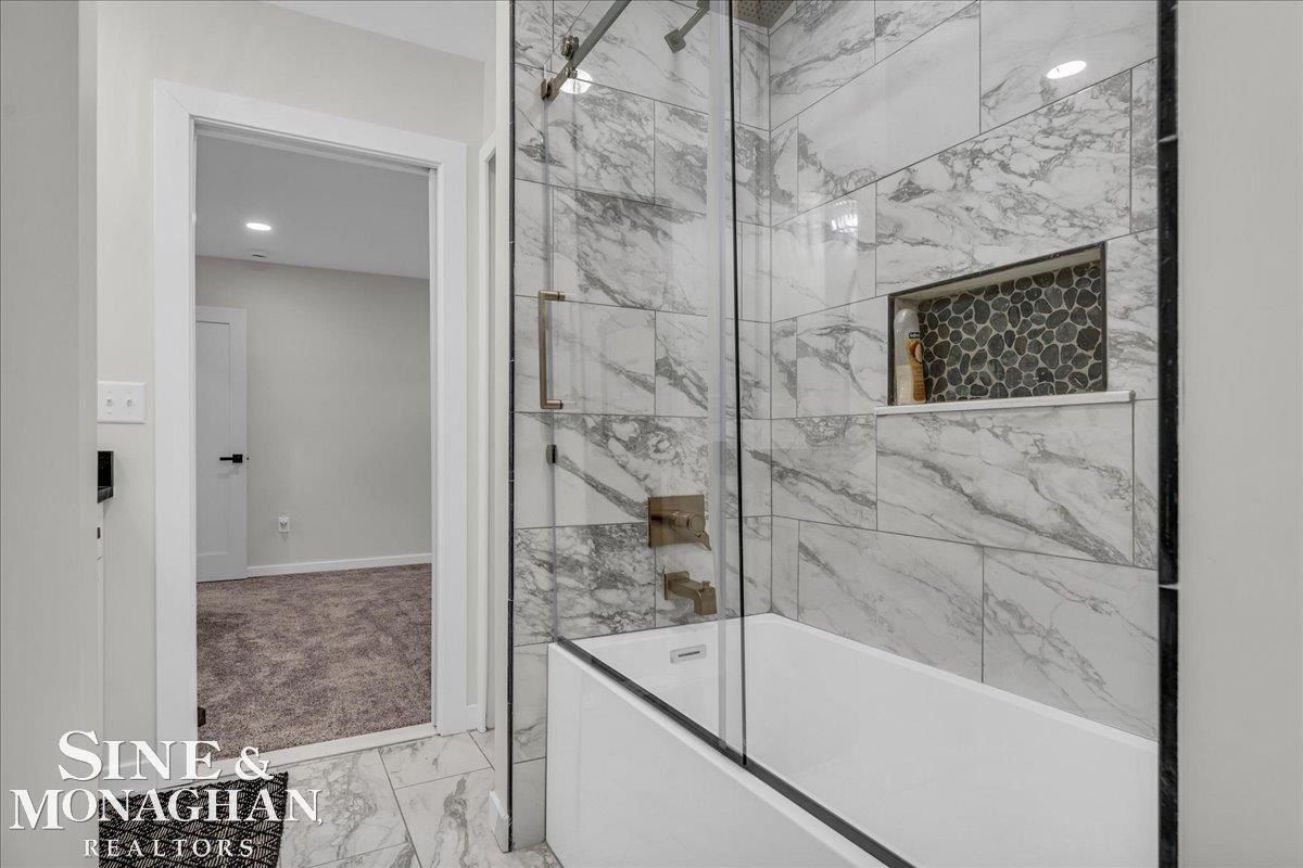 2447 Oakwood. Port Huron, MI 48060