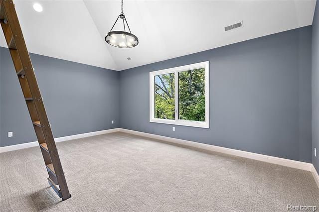 3268 Willis Drive. Oakland, MI 48306