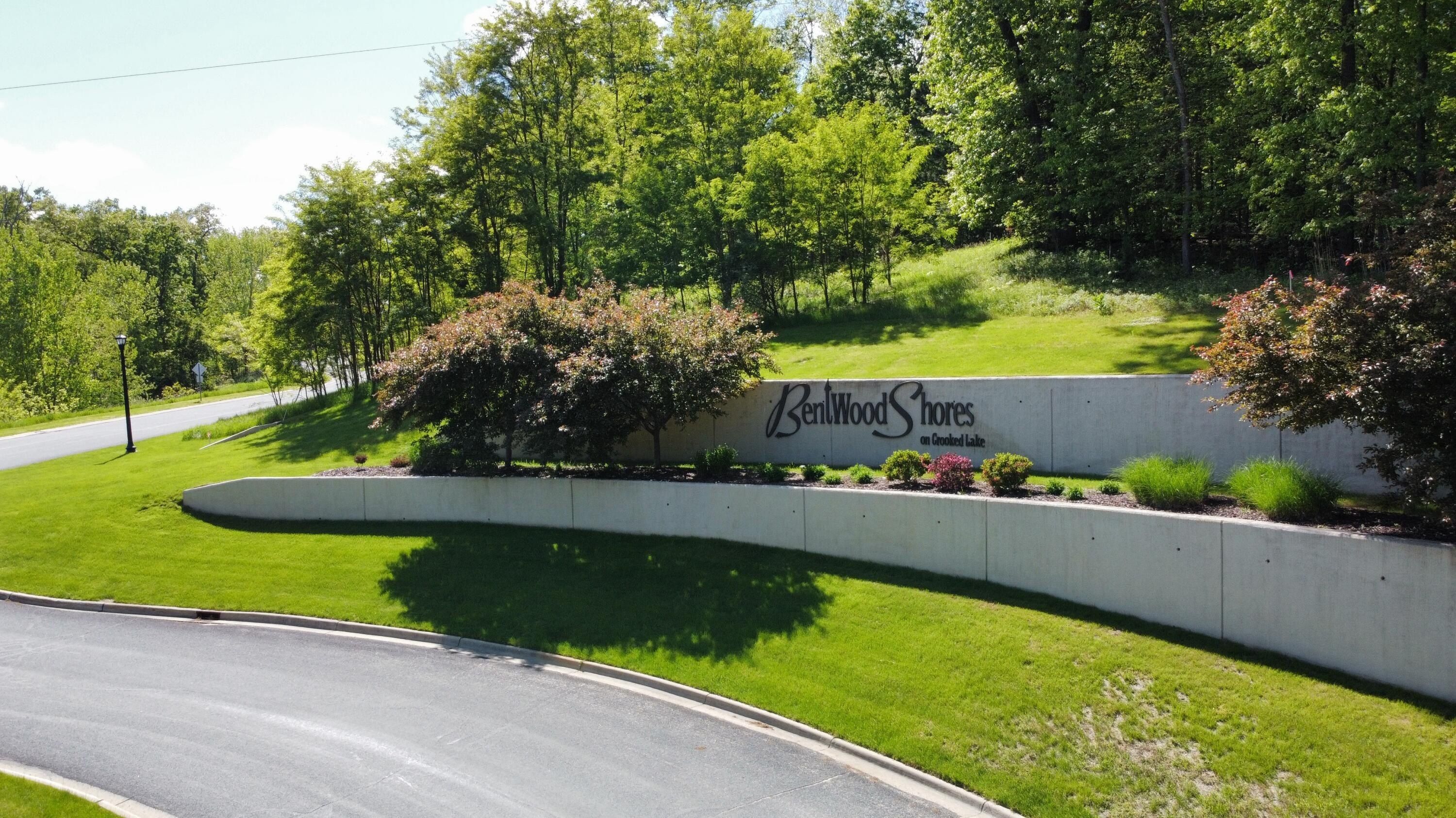 7076 Bentwood Trail. Kalamazoo, MI 49009