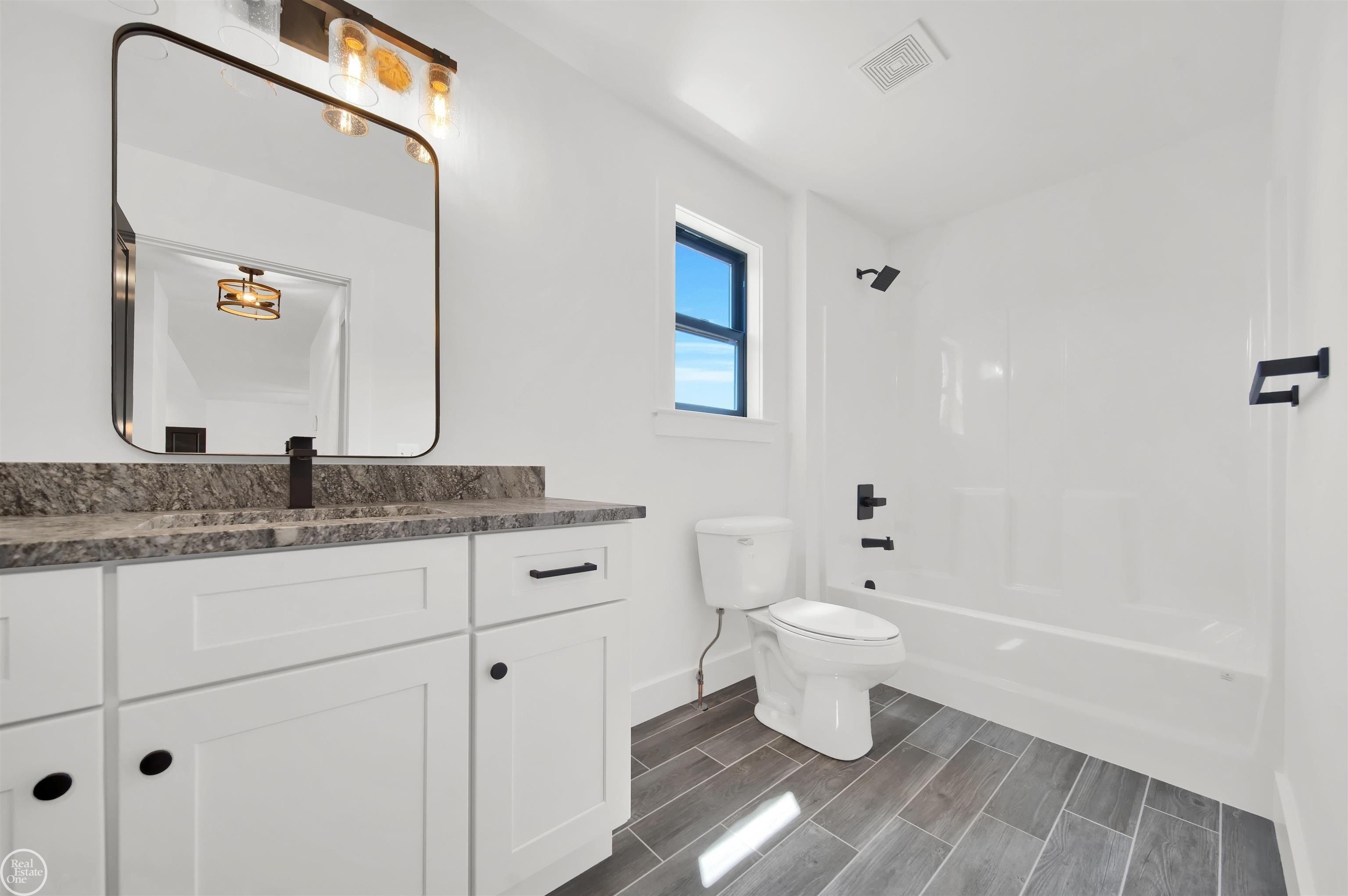 249 Shelldrake. Saint Clair, MI 48079