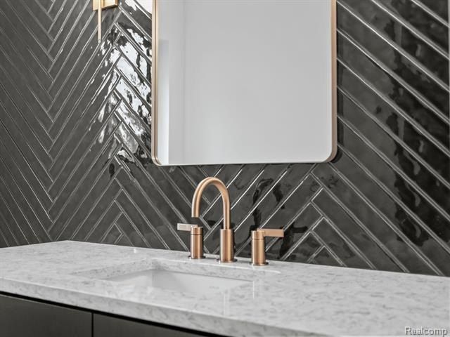 1220 N Pine Street. Rochester, MI 48307