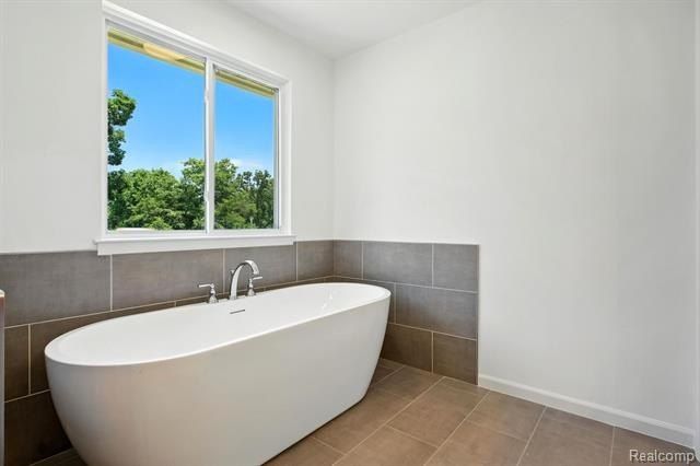 688 Perthshire Court. Highland, MI 48357