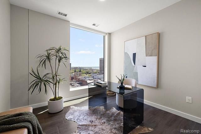 330 Gratiot Avenue. Detroit, MI 48226