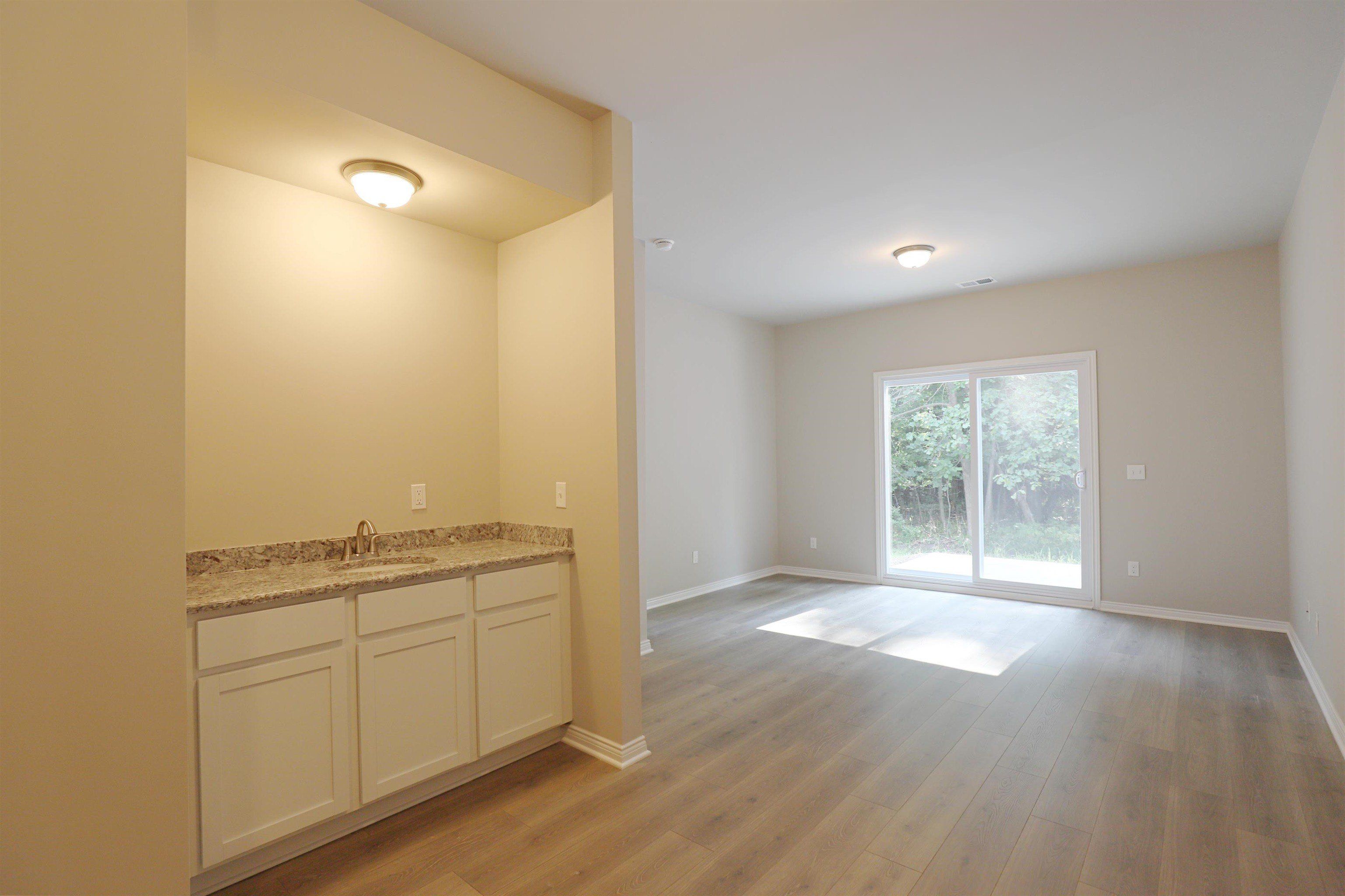 180 Whispering Pines. Fenton, MI 48430