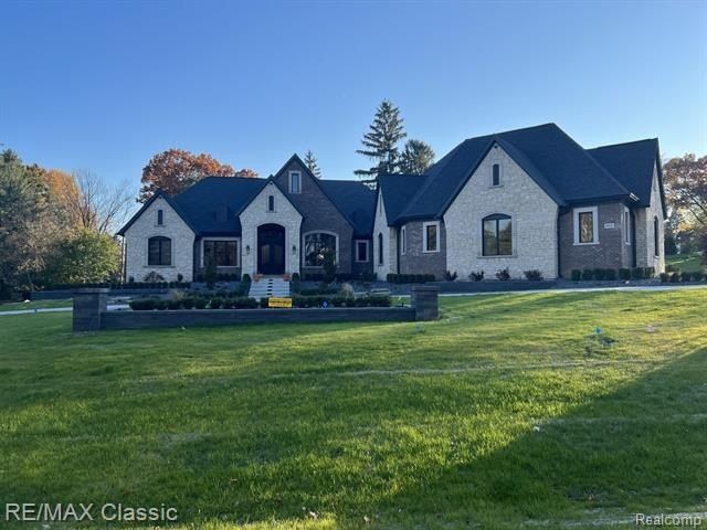 003 Buttercup Trail. Milford, MI 48381