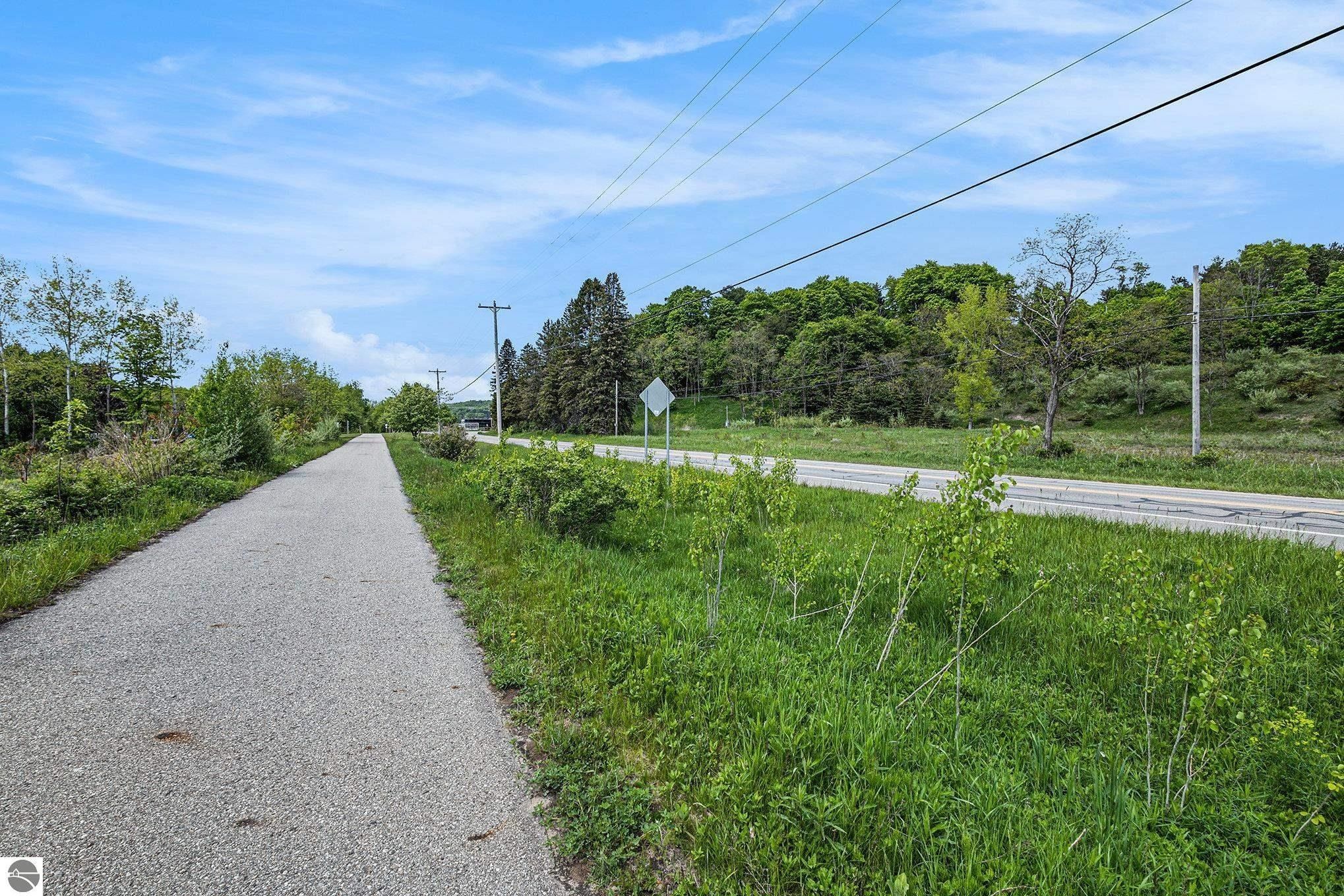 Unit 6A Lake Street. Frankfort, MI 49635