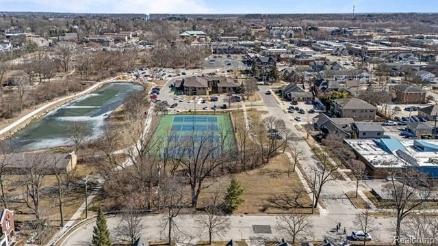 446 6Th Street. Rochester, MI 48307