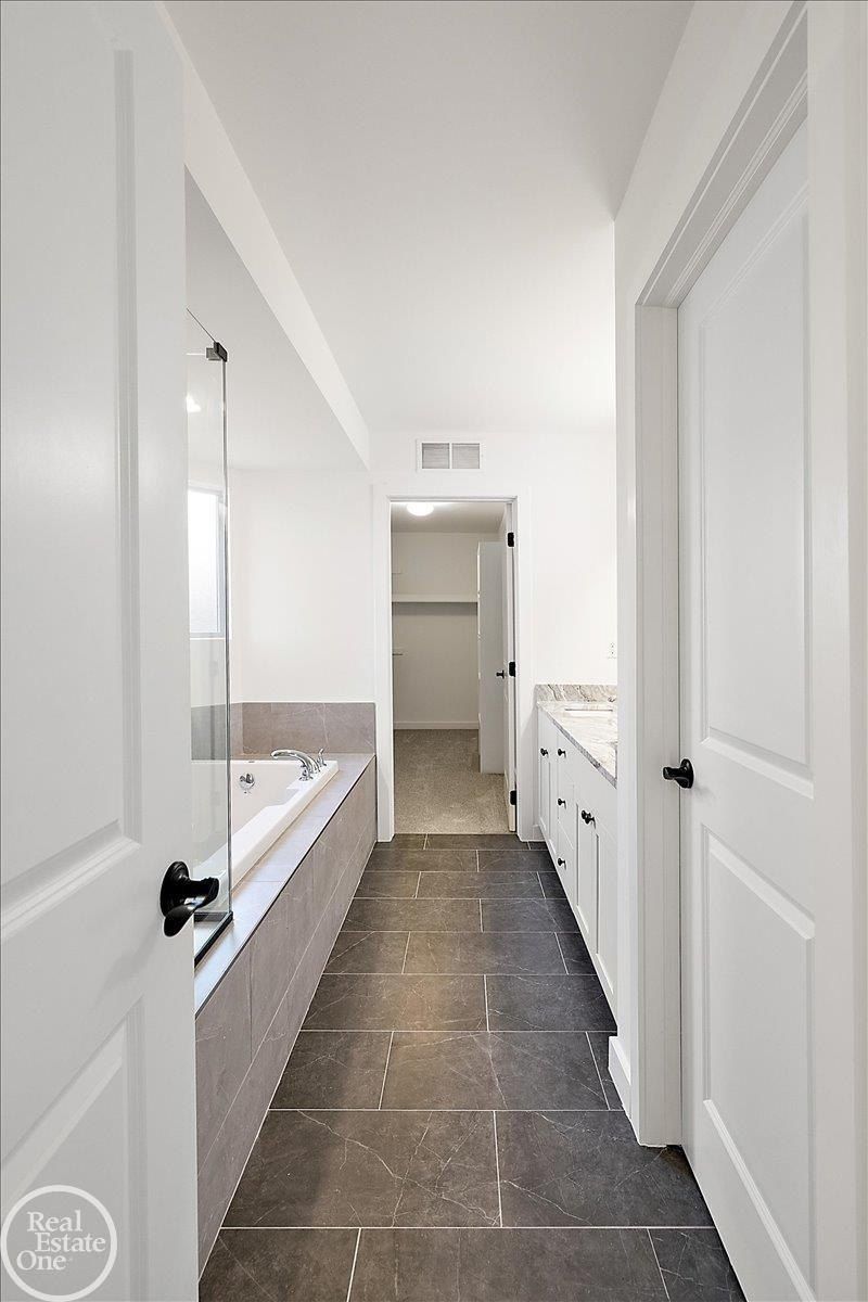 22121 Tahquamenon. Macomb Twp, MI 48044