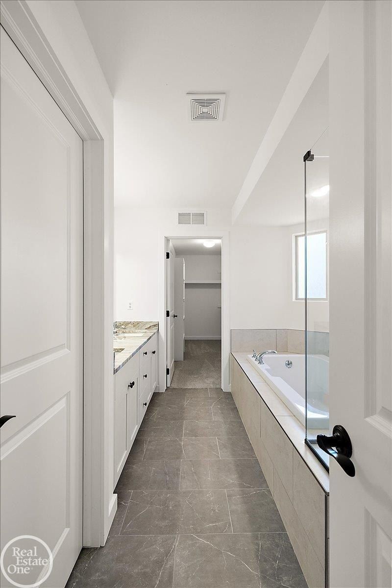 50529 Summit View. Macomb Twp, MI 48044