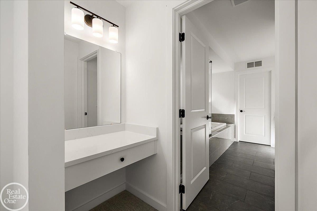 50606 Summit View. Macomb Twp, MI 48044