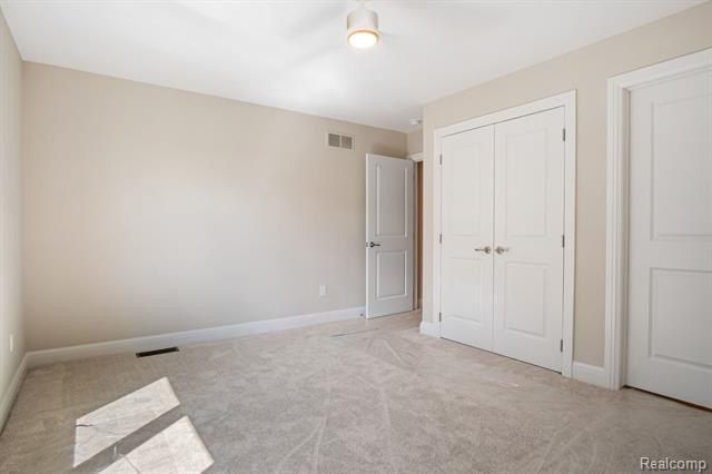 57325 Meadowridge Drive. Washington, MI 48094