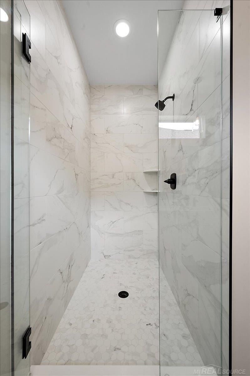 56689 Via Bellano. Macomb, MI 48042