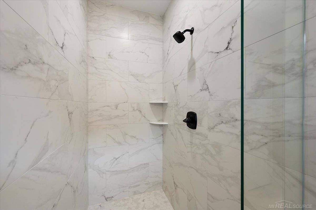 56689 Via Bellano. Macomb, MI 48042