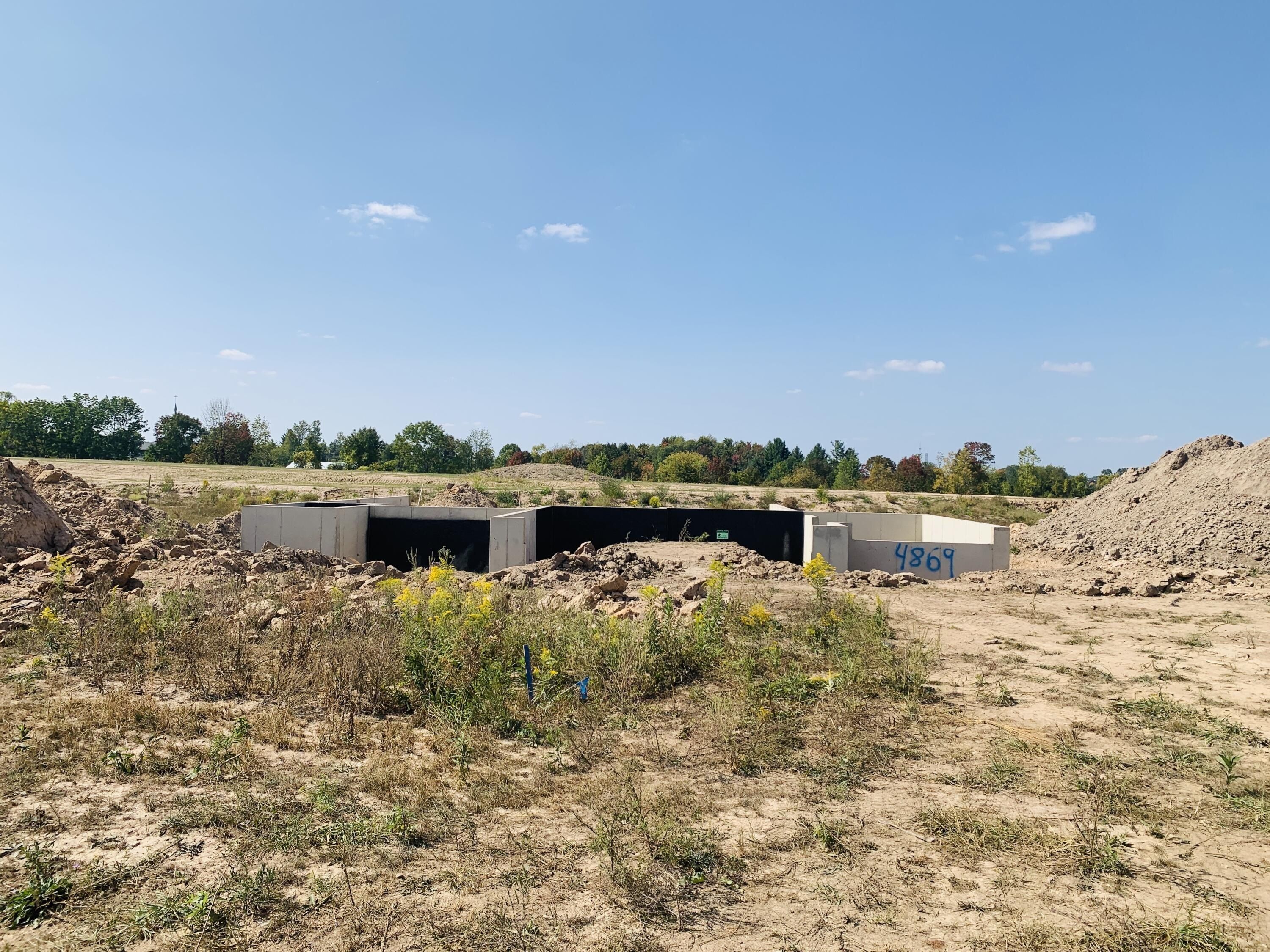 4869 Bethpage Drive Nw Unit 9. Comstock Park, MI 49321