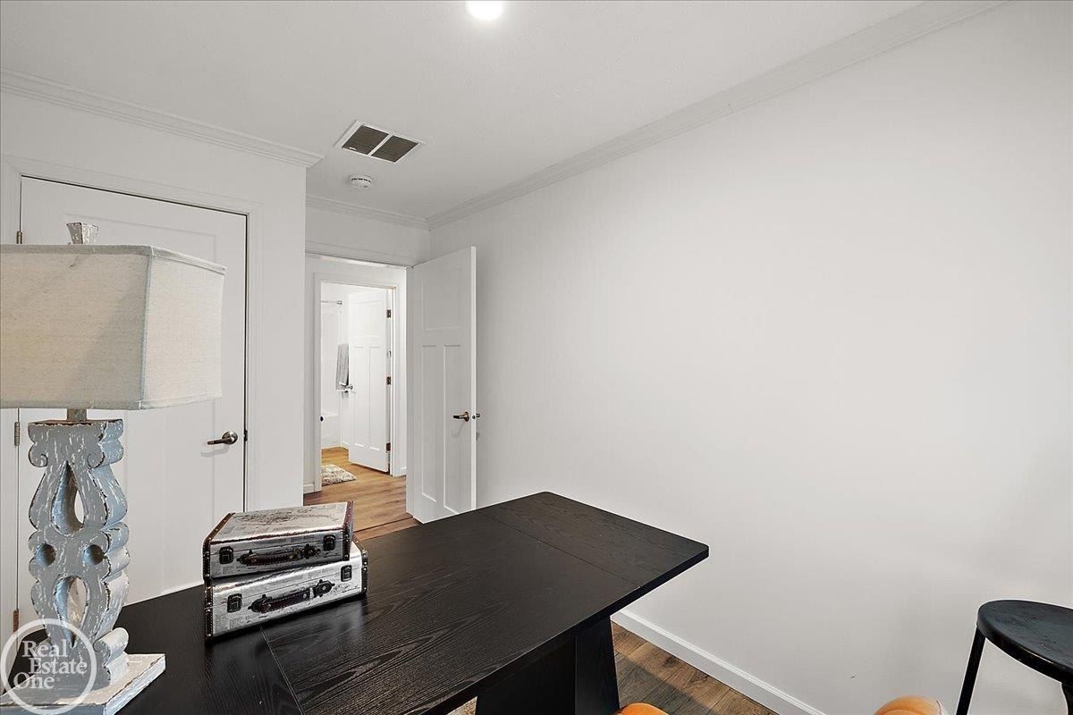 4225 Sugar Maple. Flint, MI 48506