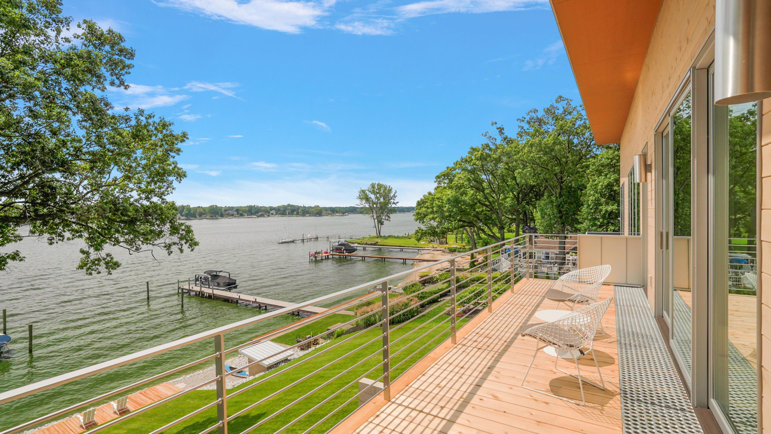 602 Lawn Avenue. Holland, MI 49424