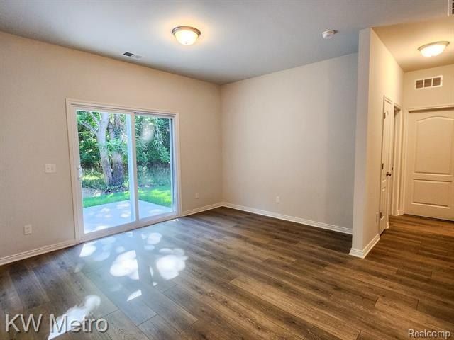 172 Whispering Pines Dr. Fenton, MI 48430