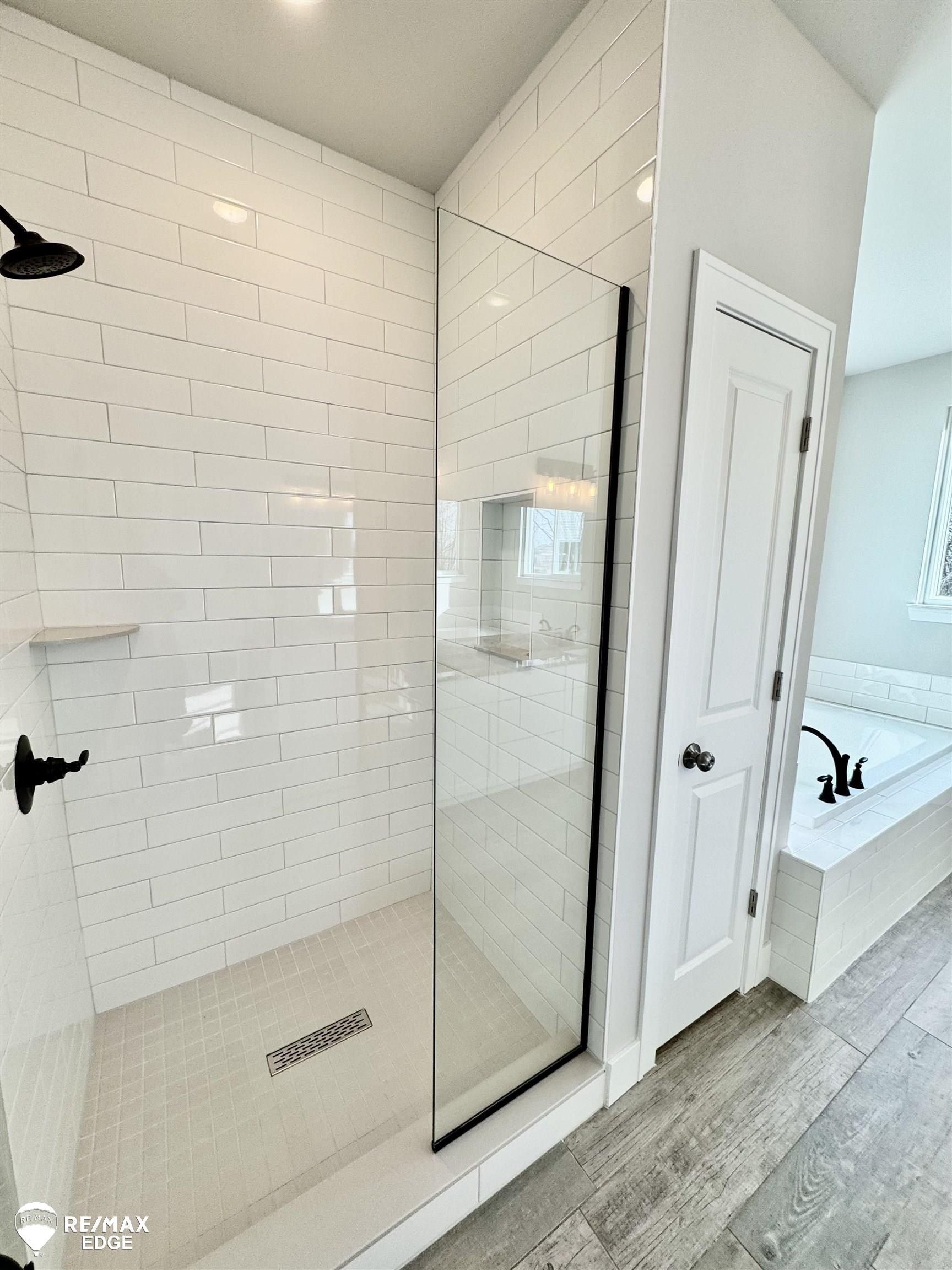 8347 Peninsula. Grand Blanc, MI 48439