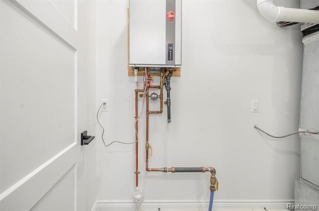 1219 N Main Street. Rochester, MI 48307