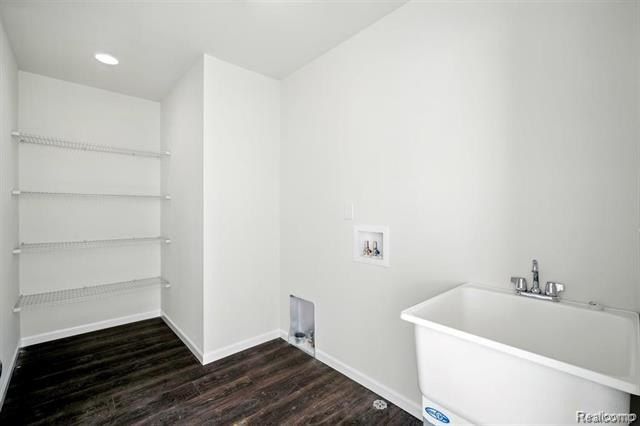 5760 Copper Tree Park. Waterford, MI 48327