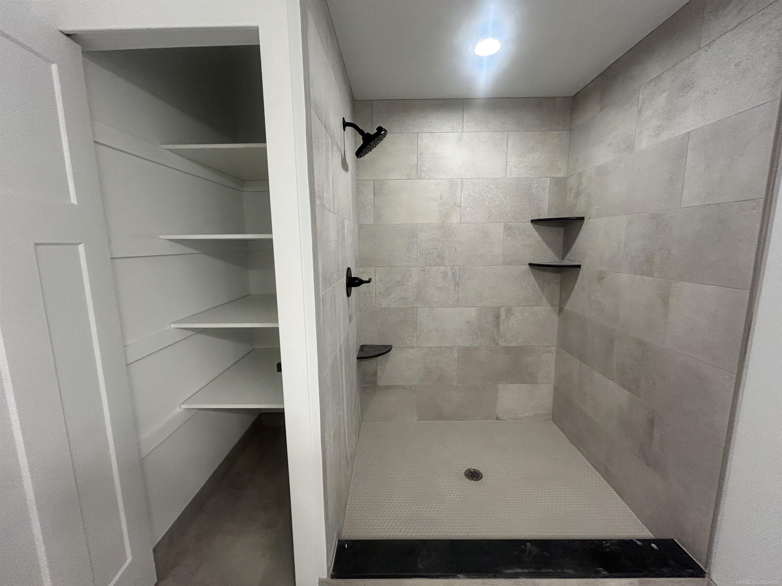 23401 29 Mile. Ray, MI 48096