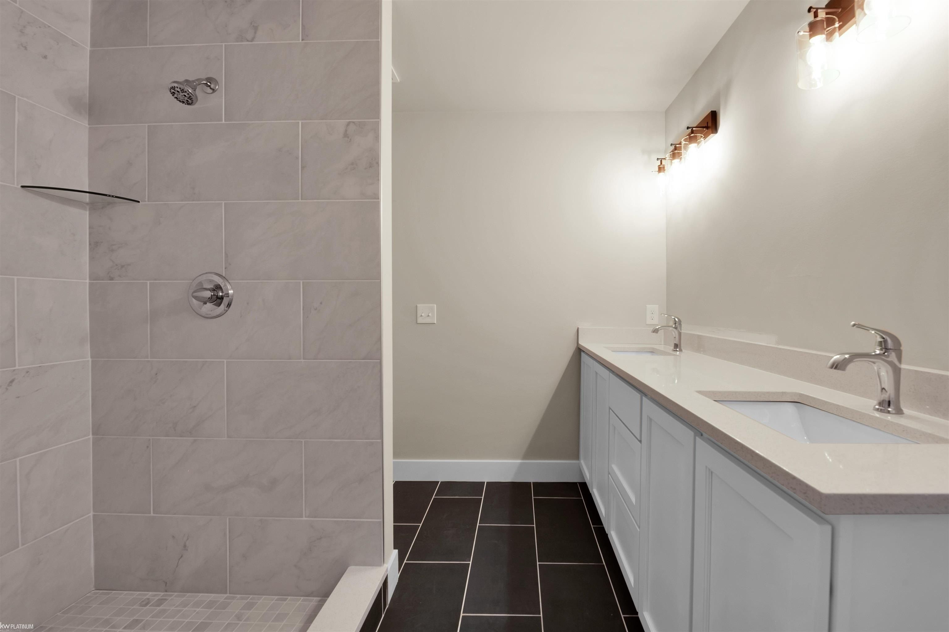 48358 Applegrove. New Baltimore, MI 48051