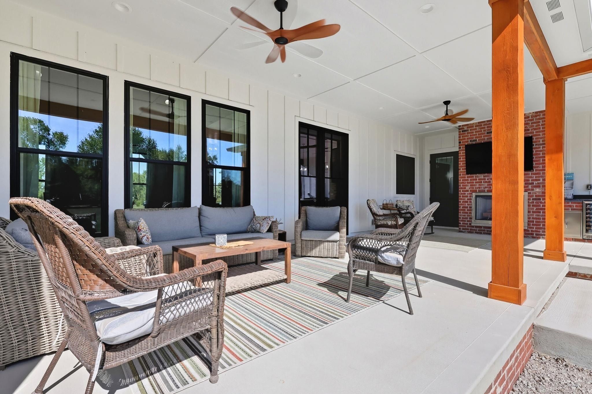 21572 34 Mile. Armada, MI 48005