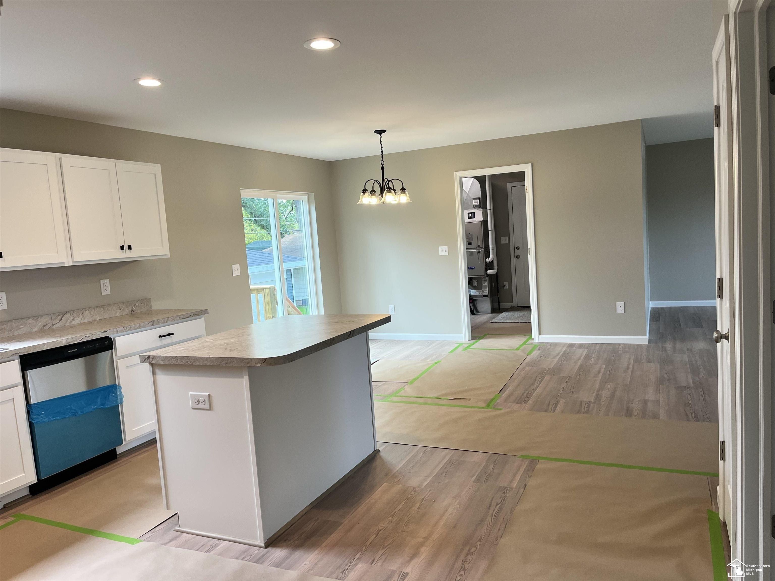 3258 Navarre. Monroe, MI 48162