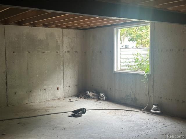 819 Chelsea Ridge Court. Howell, MI 48843