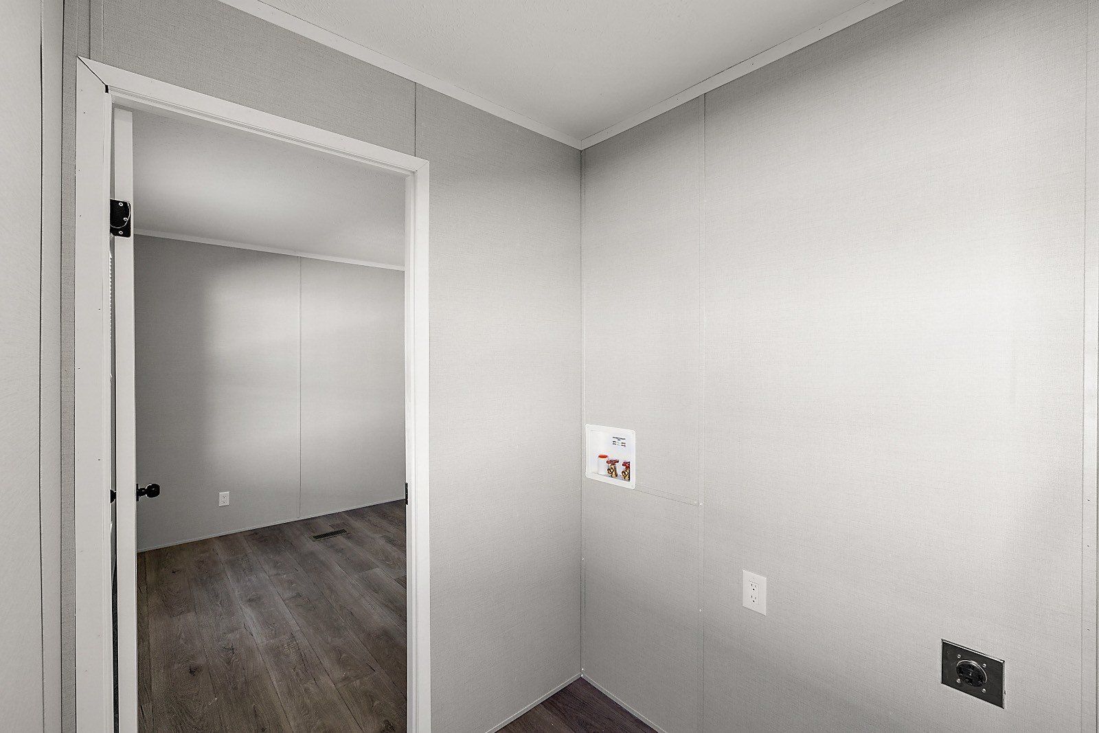 678 Ascot Circle. Almont, MI 48003