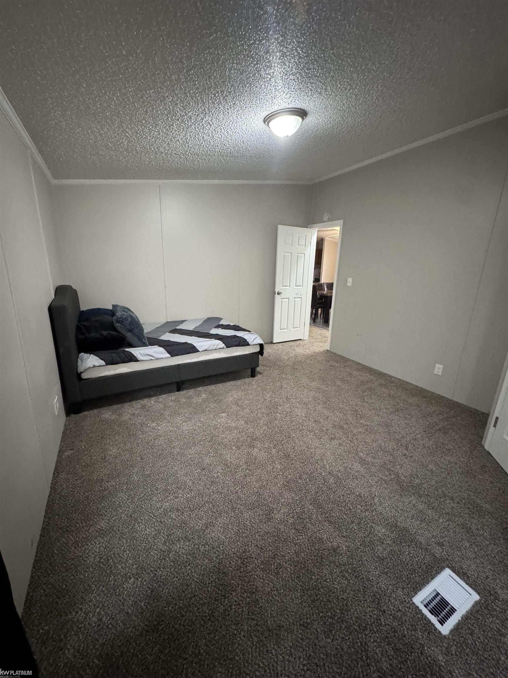 29636 Cambridge. New Baltimore, MI 48051