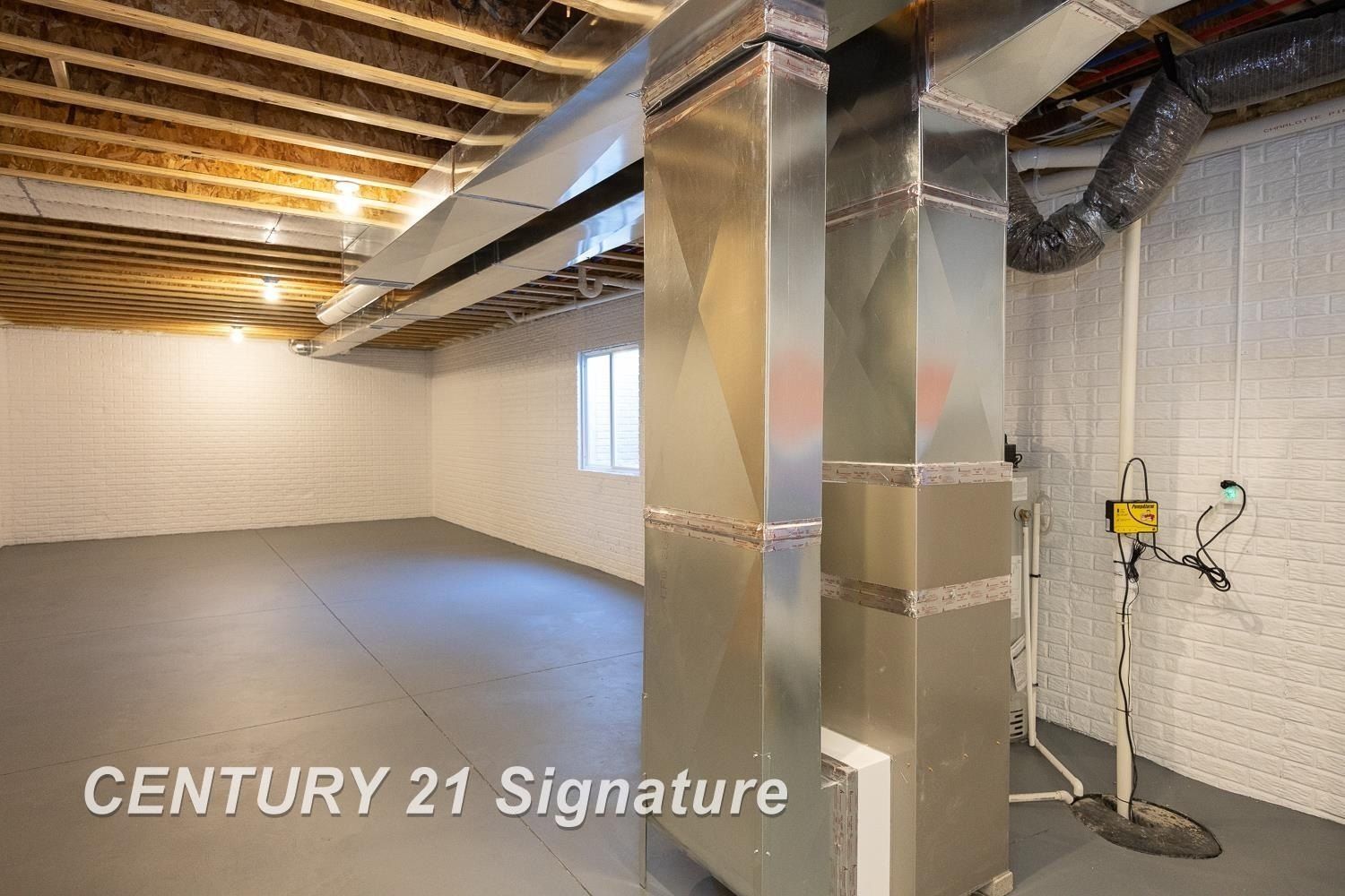 4211 Woodburn. Saginaw, MI 48603