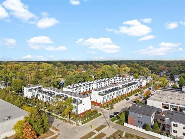 533 E Harrison Avenue. Royal Oak, MI 48067