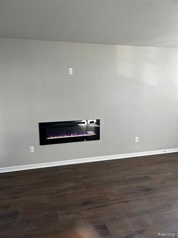 15223 Maplewood Avenue. Eastpointe, MI 48021